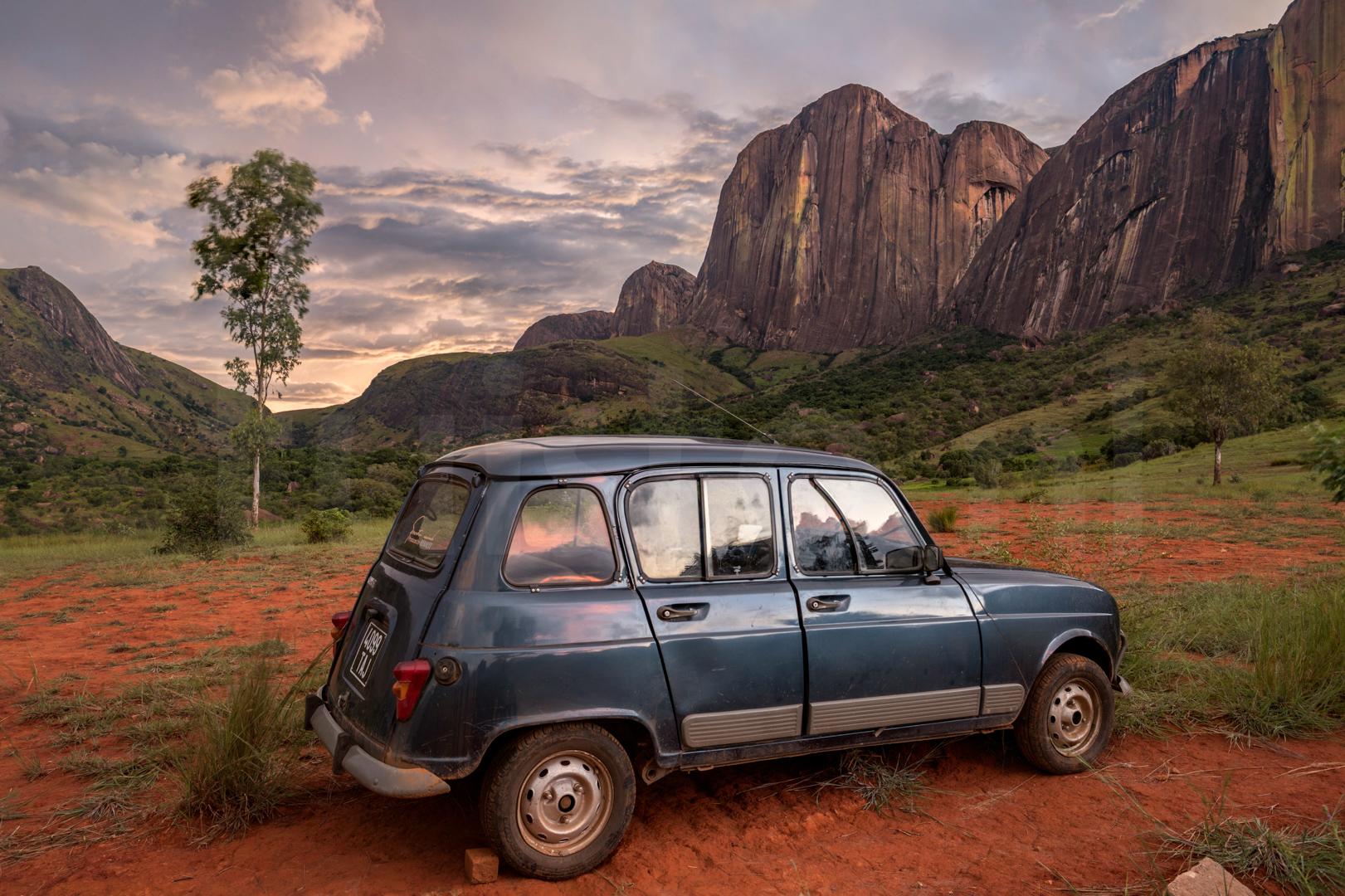 Quatrelle Mountains sunset