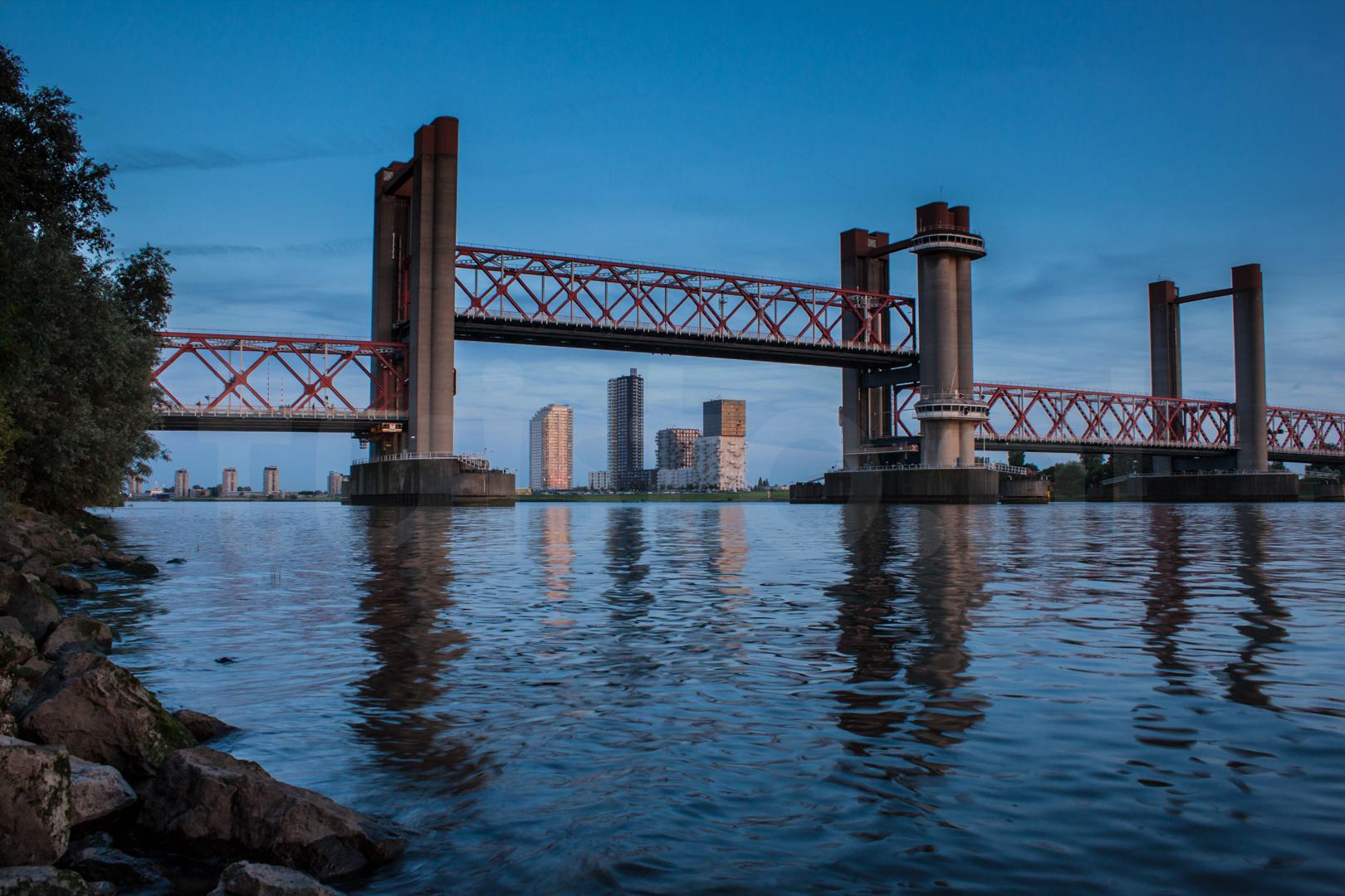 Under the bridge Architectuur Fotografie